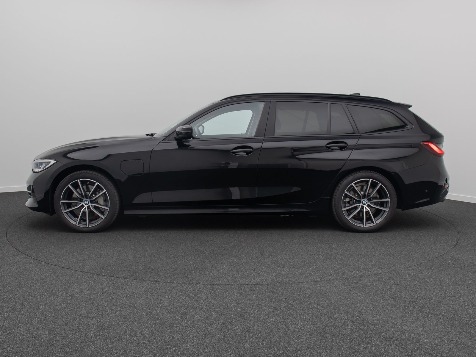 BMW 330e xD - Samsaru's Car Outlet
