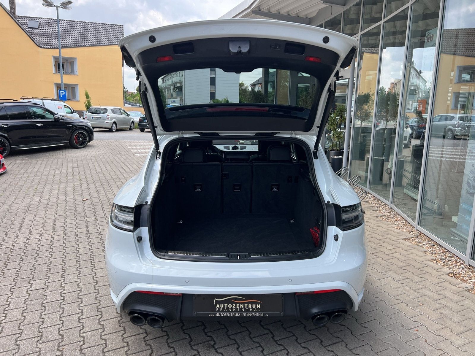 Porsche Macan GTS - Samsaru's Car Outlet
