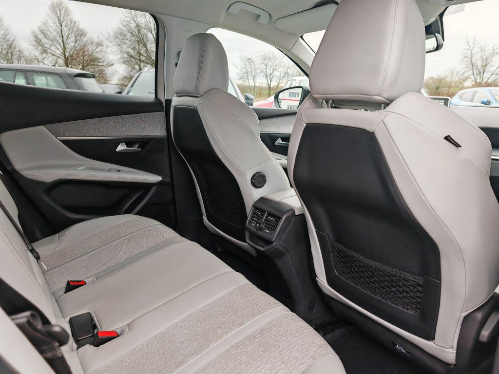 Peugeot 3008 BlueHDI 130 EAT8 ALLURE - Samsaru's Car Outlet
