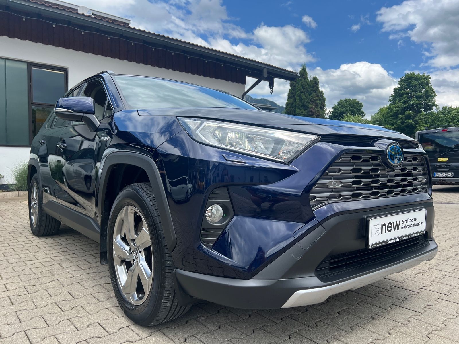 Toyota RAV 4 Hybrid 4WD - Samsaru's Car Outlet
