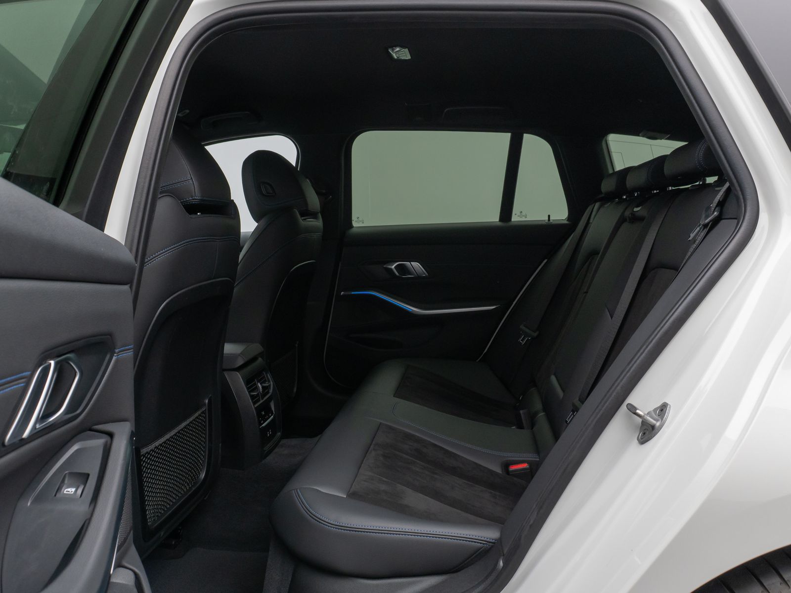 BMW 330e M Sport - Samsaru's Car Outlet