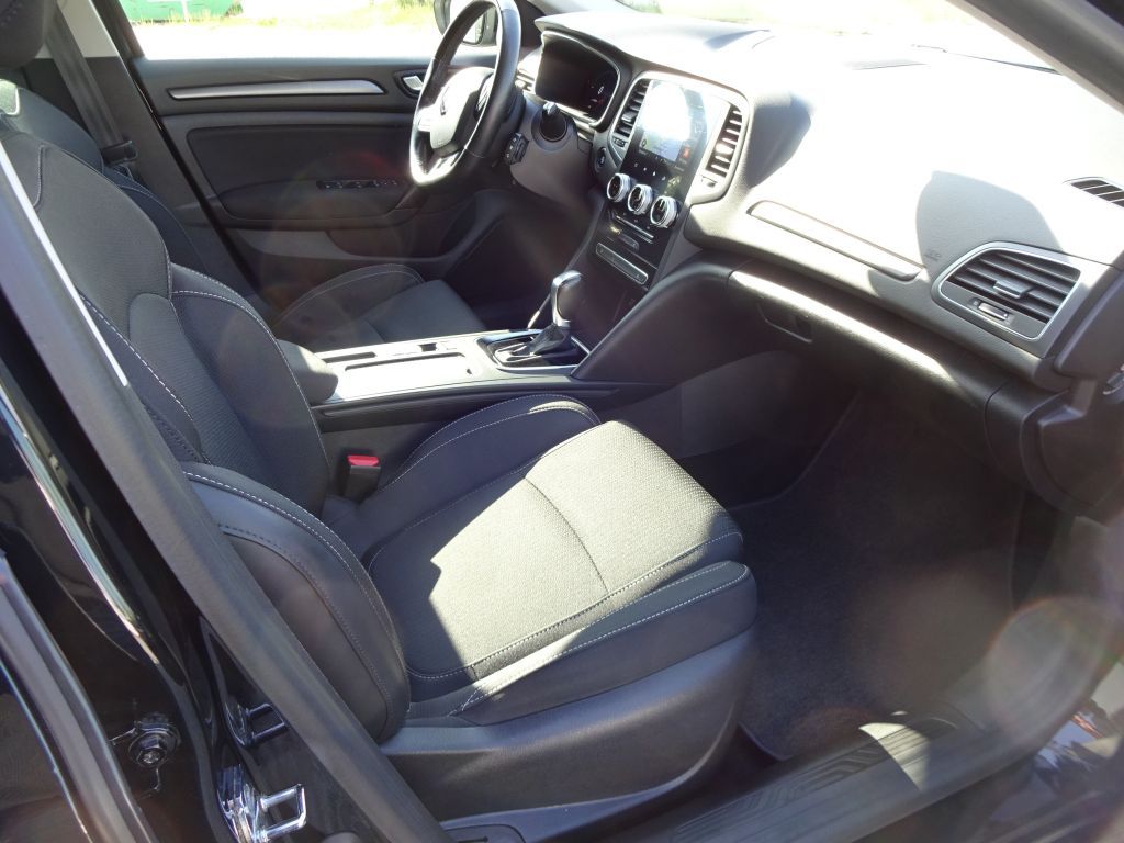 Renault Megane Grandtour E-TECH Plug-in - Samsaru's Car Outlet