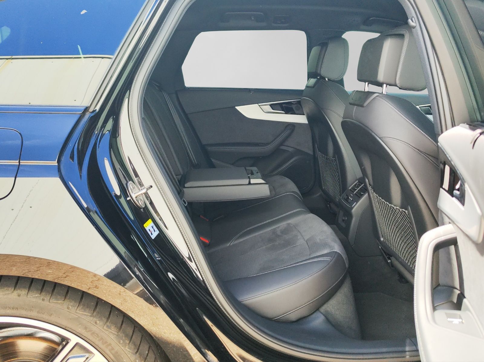 Audi A4 Avant 40 TFSI Q 2x S LINE MATRIX AHK LM19 KAM
