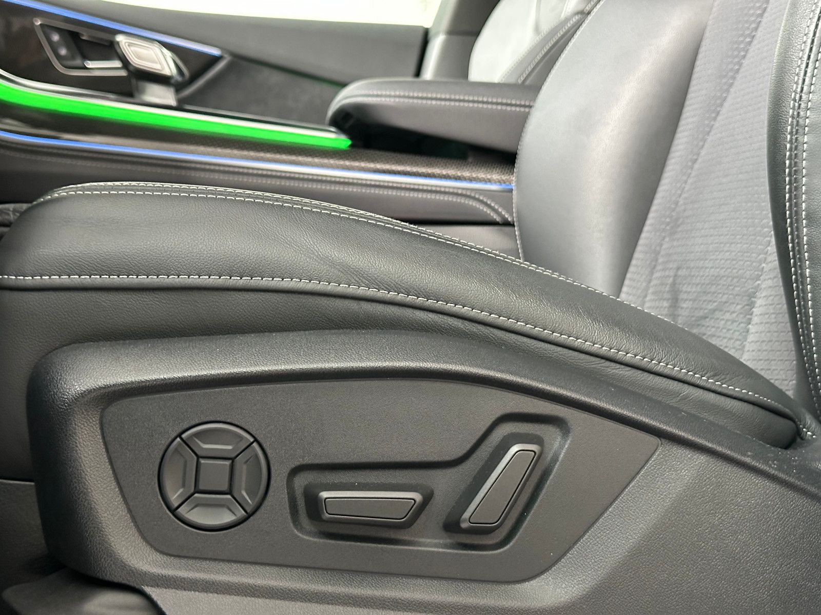 Audi Q8 50 TDI qu. tipt. S LINE COMP+AIR+AHZV+HD+B&O