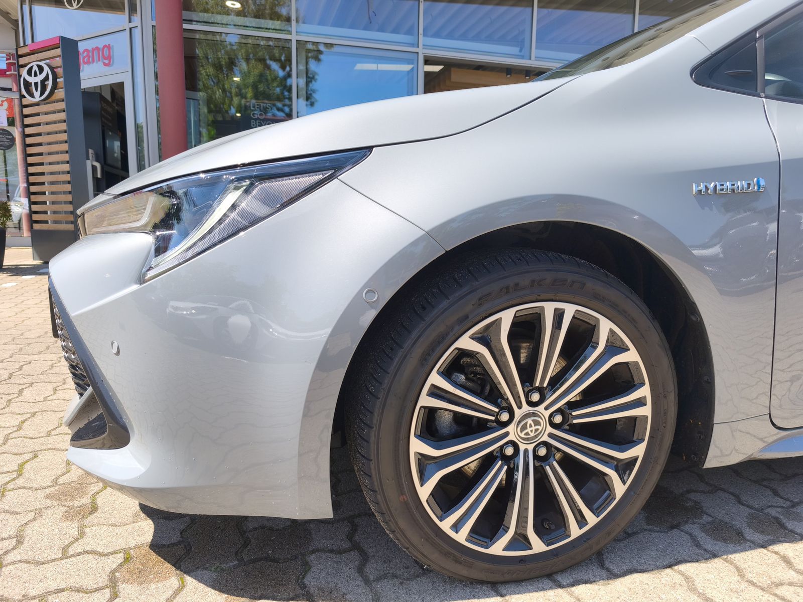 Toyota Corolla Touring Sports 2.0 Hybrid Team D - Samsaru's Car Outlet