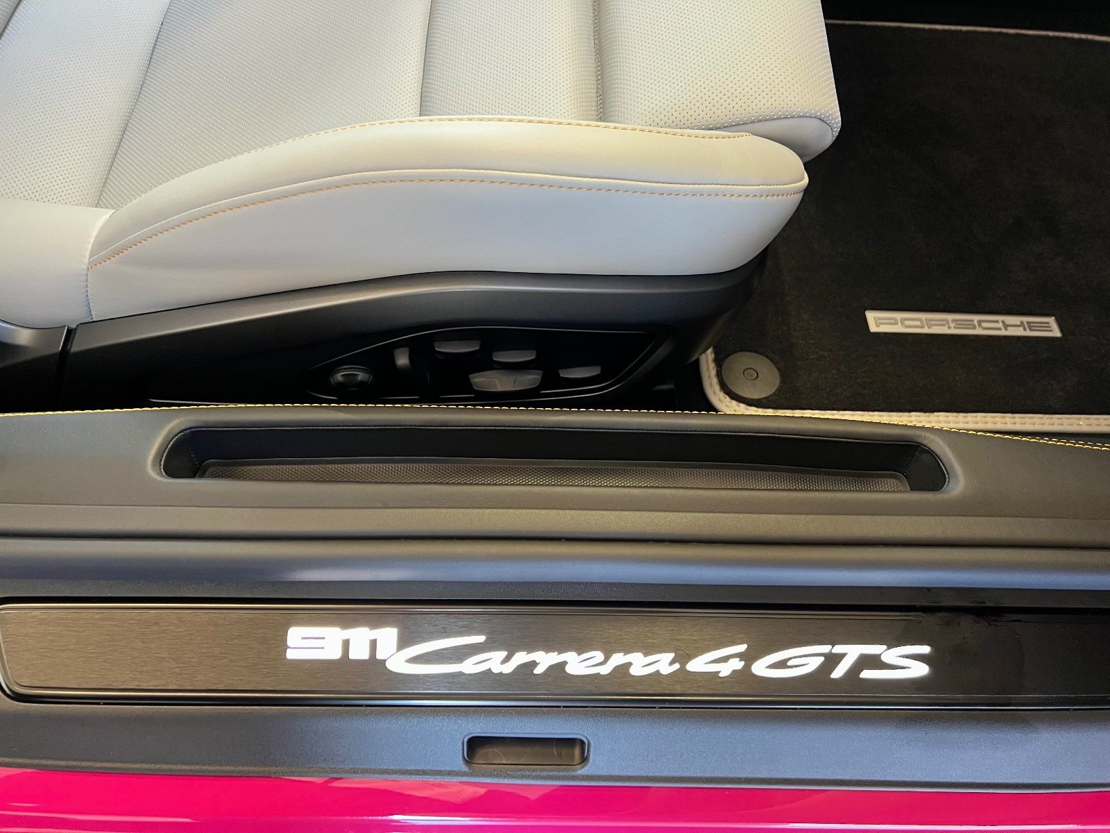Porsche 992.1  4 GTS CABRIO PTS  LIFT HAL PCCB ExcManu