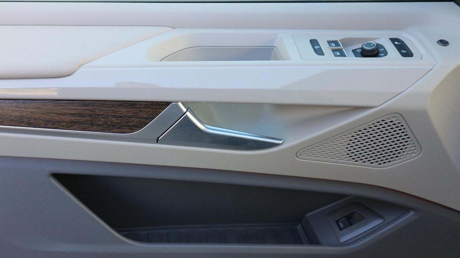 Volkswagen Multivan Style - Samsaru's Car Outlet