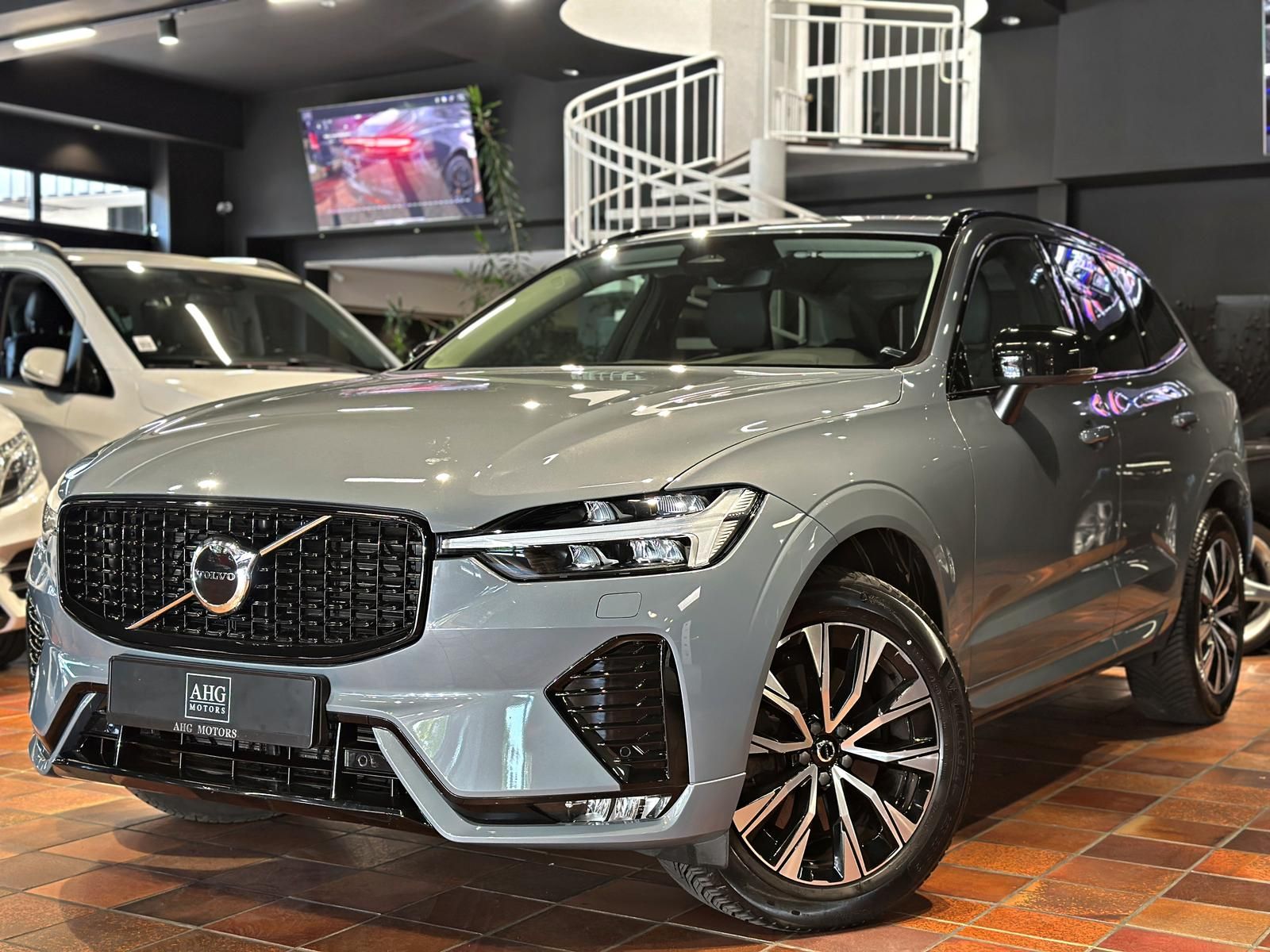 Volvo XC60 B4D AWD PLUS DARK VLED ACC HK 4xSHZ DRIV-AS