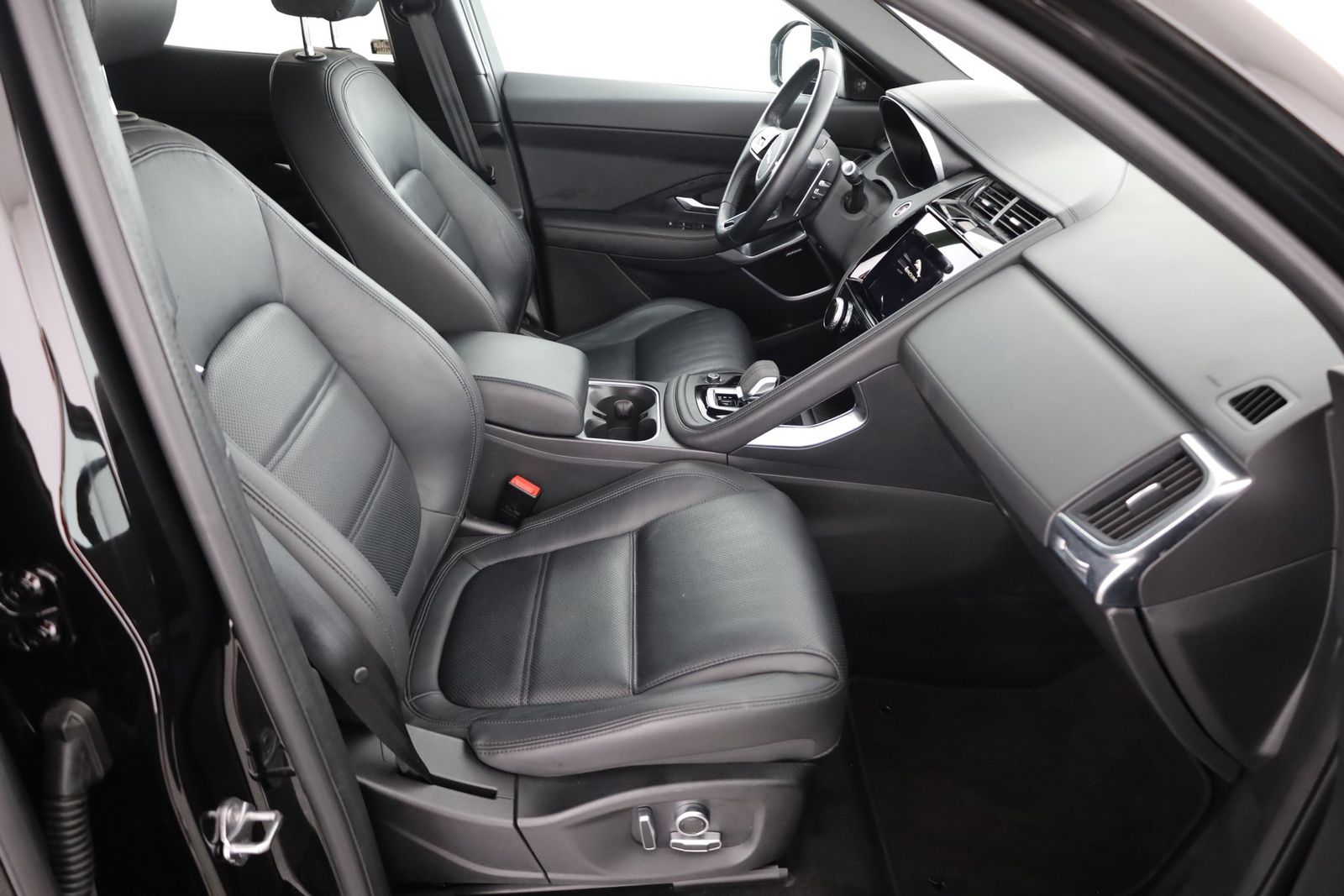 Jaguar E-PACE 2.0 Aut. AWD LED Panorama Memory 360° ACC