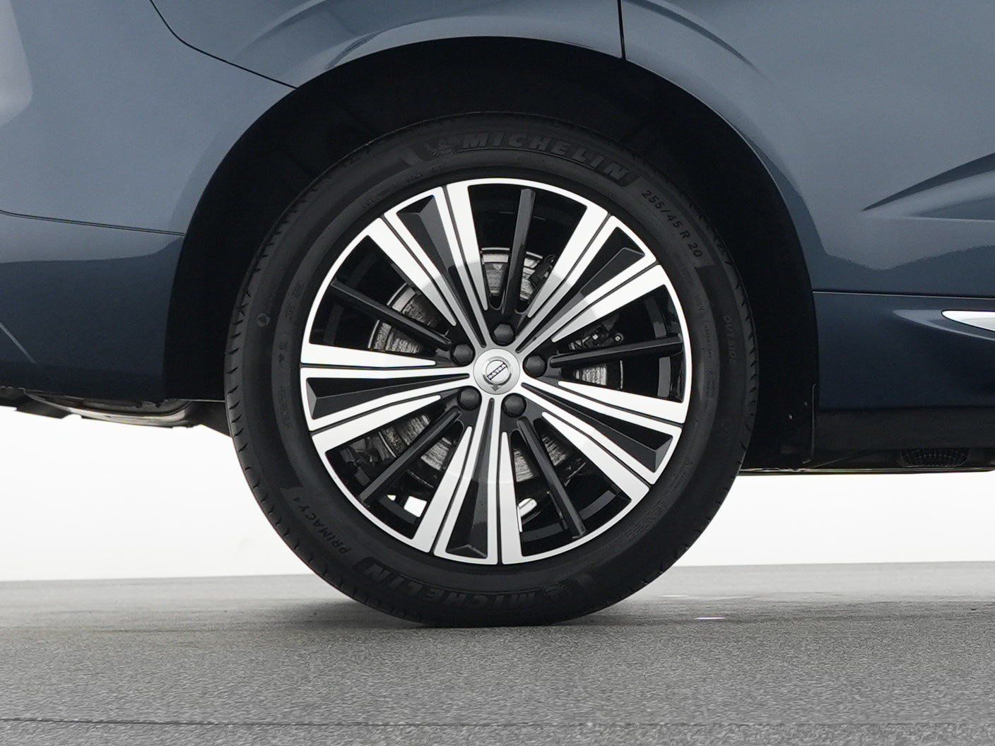 Volvo XC60 B5 AWD Ultimate Bright SONDERFINANZ: 1,99%*