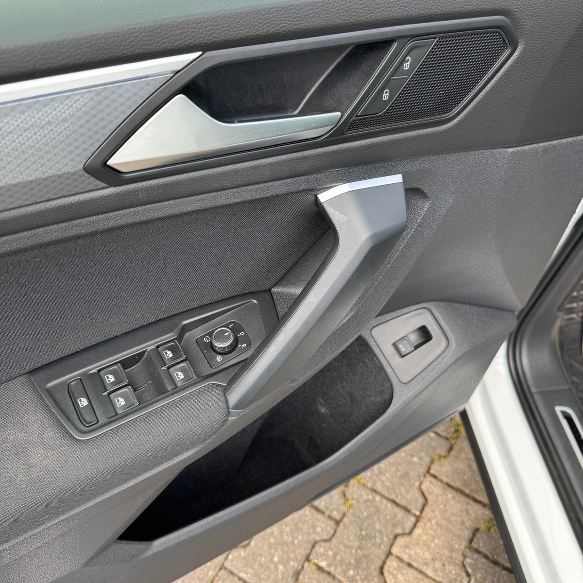 Volkswagen Tiguan 1.5 TSI - Samsaru's Car Outlet