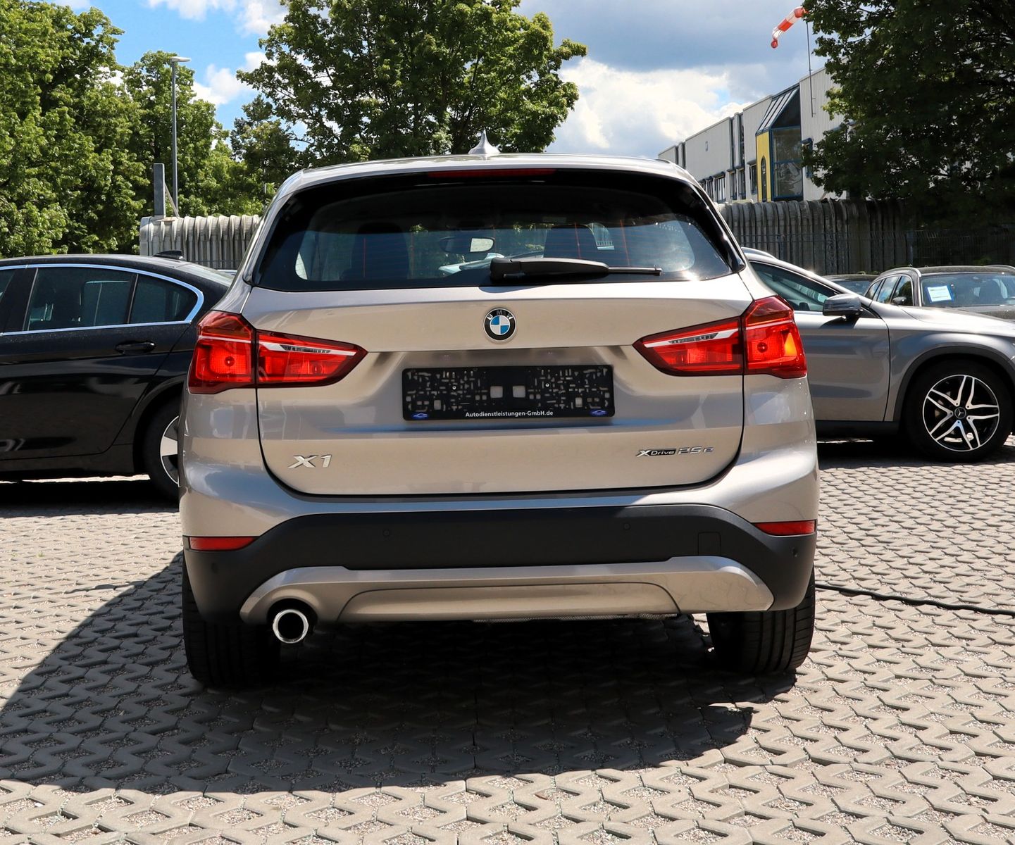 BMW X1 xDrive 25 e Advantage - Samsaru's Car Outlet