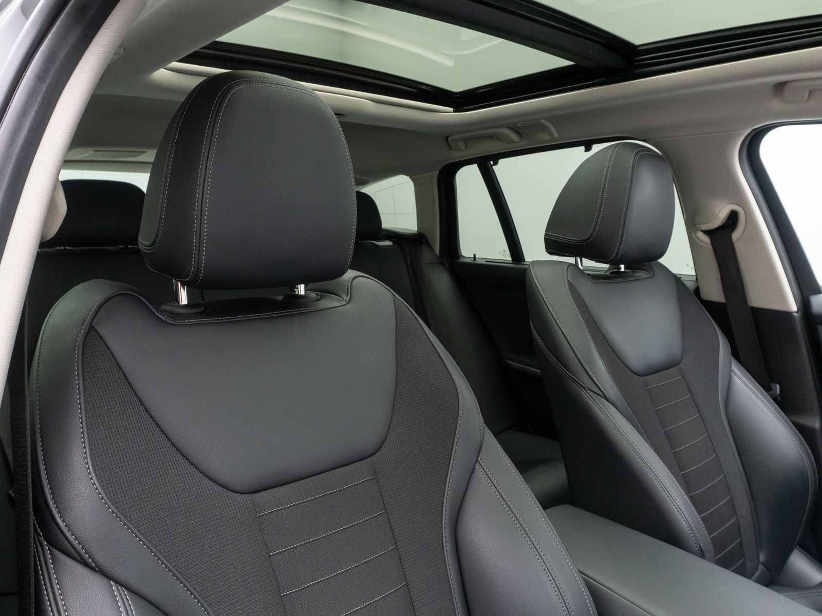BMW 330i Sport Line - Samsaru's Car Outlet