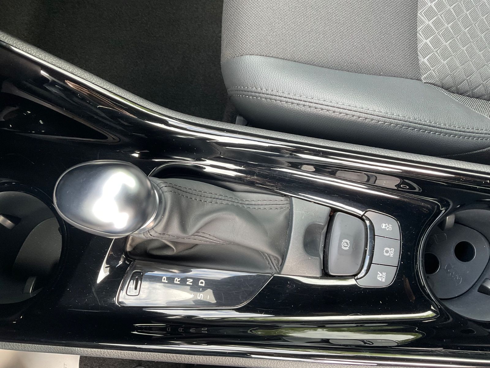 Toyota C-HR Hybrid - Samsaru's Car Outlet