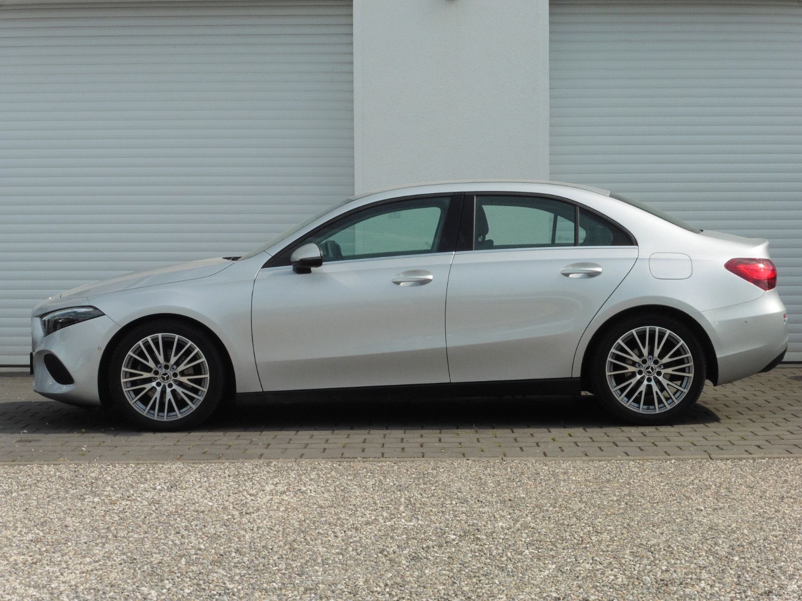Mercedes-Benz A 180 d Lim DCT - Samsaru's Car Outlet