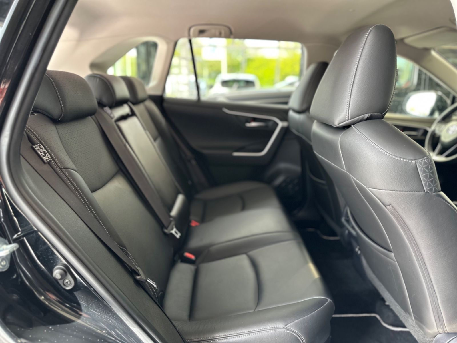 Toyota RAV 4 Hybrid - Samsaru's Car Outlet