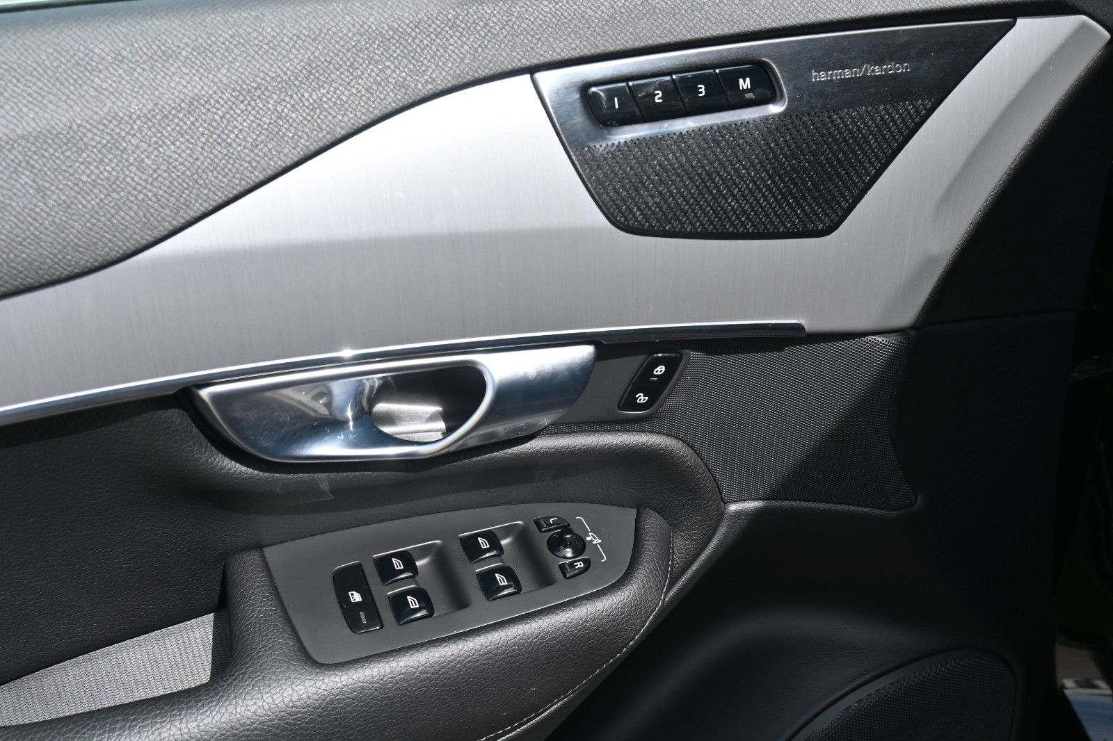 Volvo XC90 T8 Inscription - Samsaru's Car Outlet