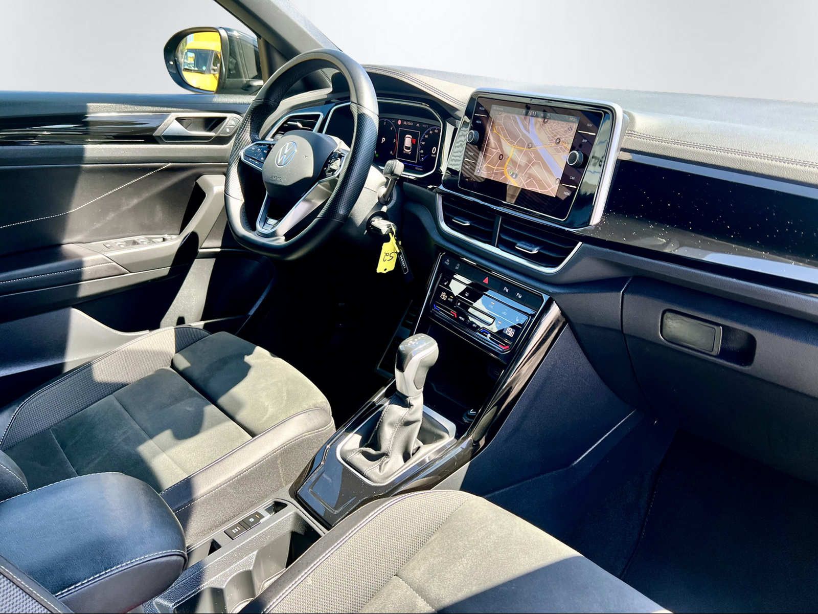 Volkswagen T-Roc R-Line - Samsaru's Car Outlet
