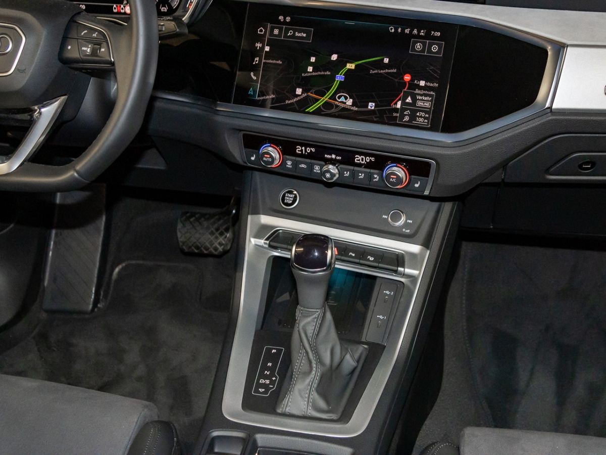 Audi Q3 advanced 40 TFSI quattro S tronic - Samsaru's Car Outlet