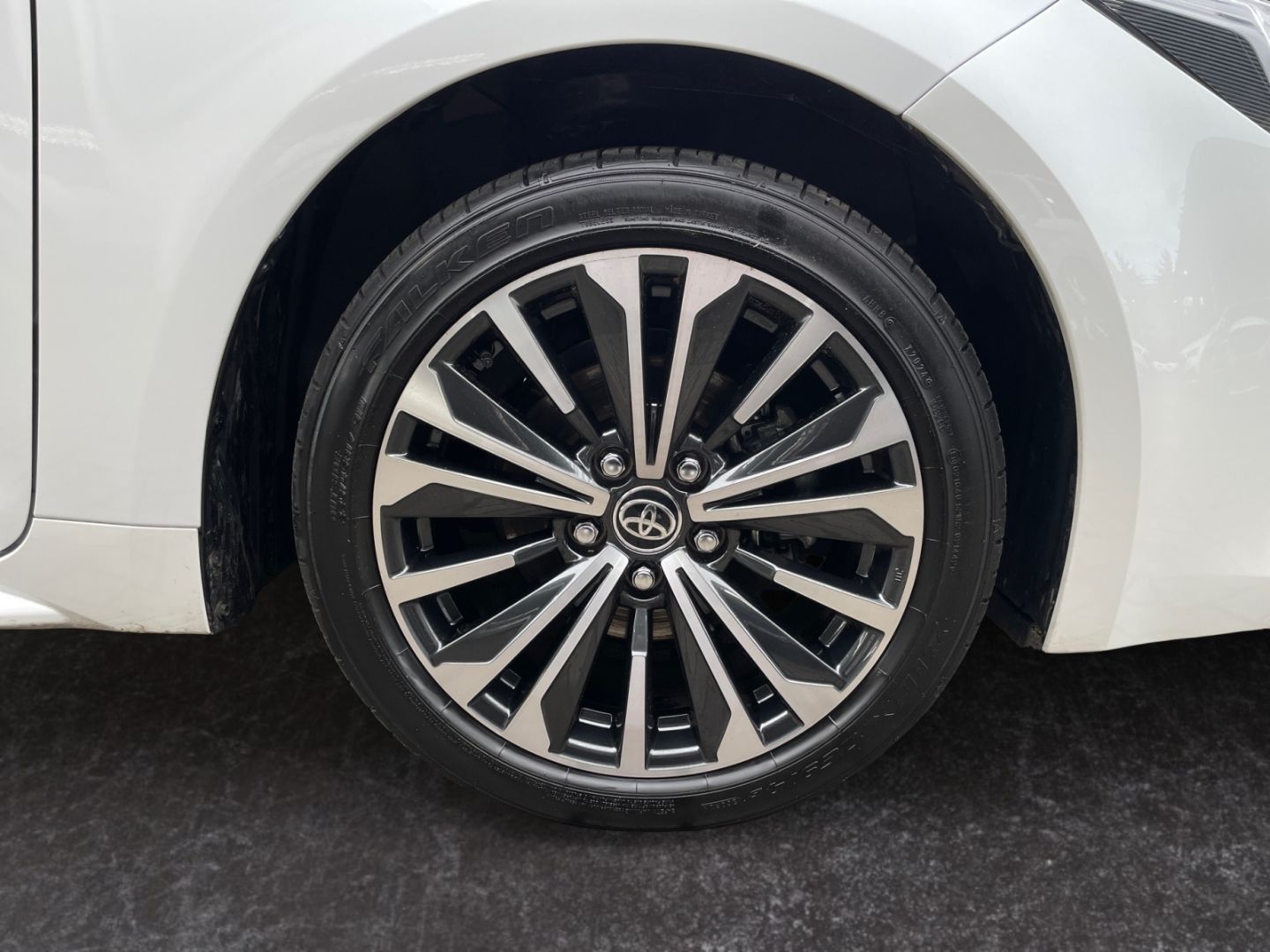 Toyota Corolla 1,8 Hybrid TS Black&White *Kamera*el Hec