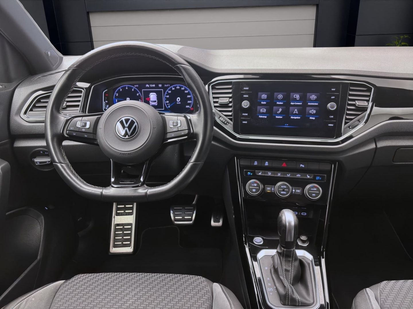 Volkswagen T-Roc 2.0 TSI DSG 4M - Samsaru's Car Outlet