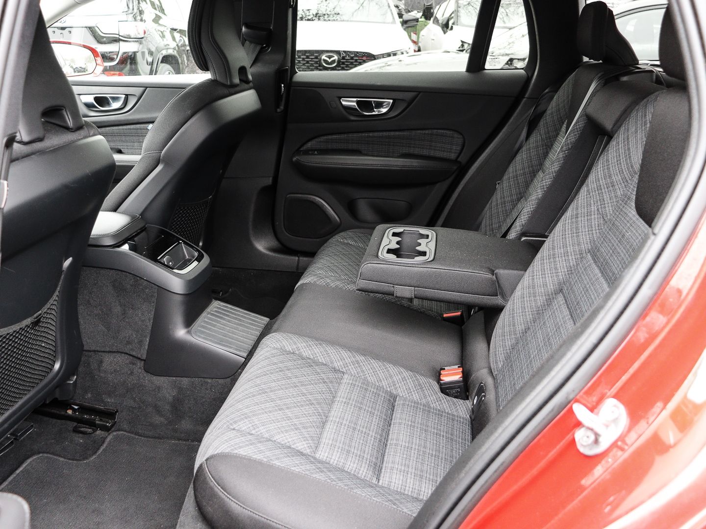 Volvo V60 Kombi Core Recharge Plug-In Hybrid AWD T6 Tw