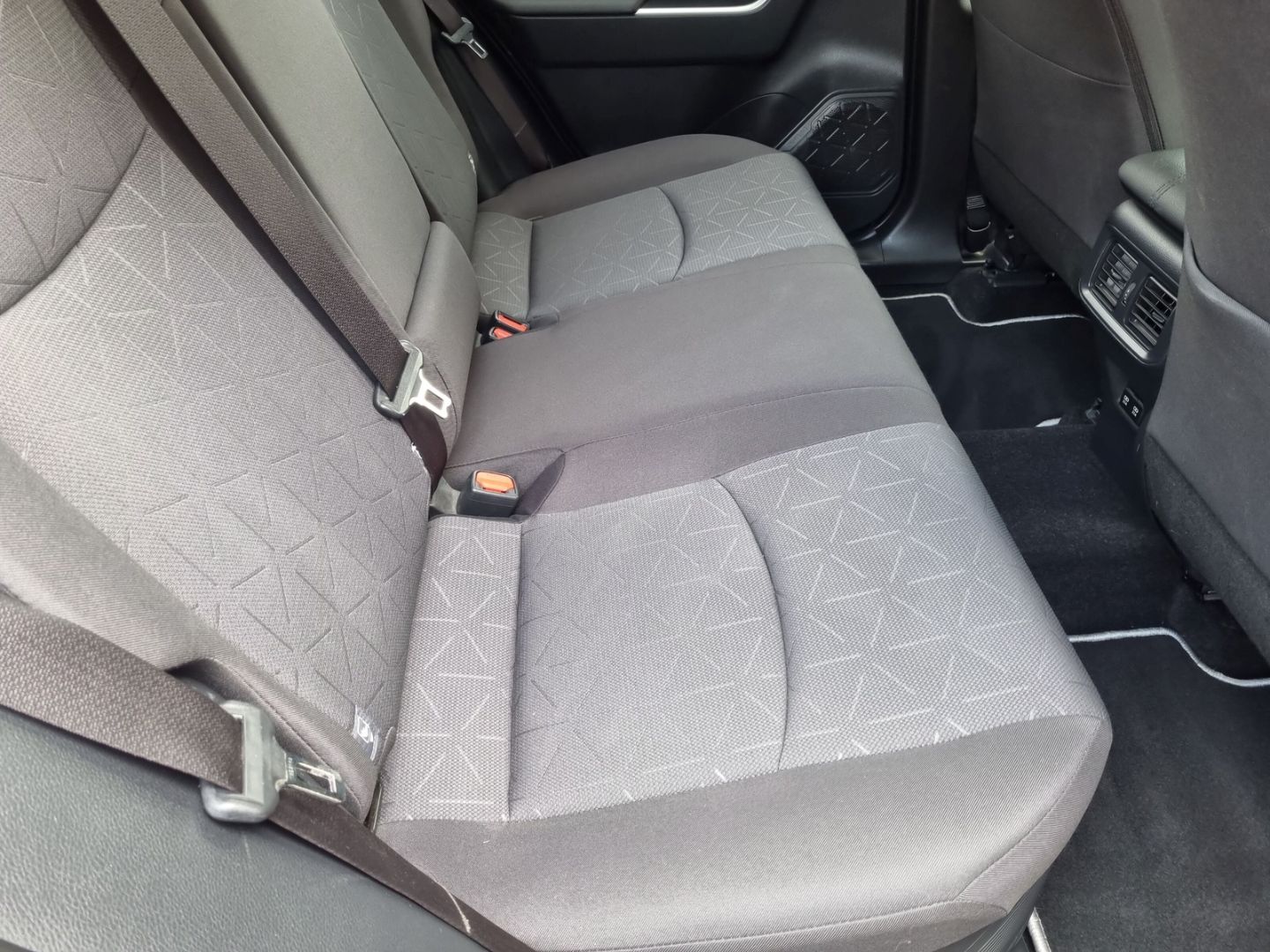 Toyota RAV 4 Hybrid 4x4 - Samsaru's Car Outlet