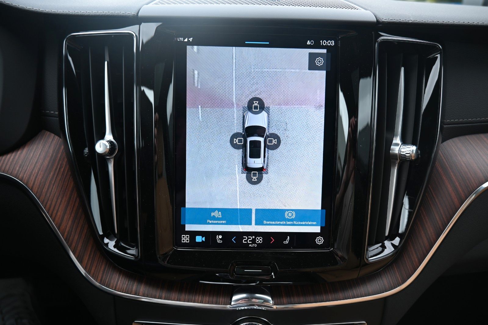 Volvo XC60 B4 D AWD Ultimate Dark*STDHZG*360°*LUFT*ACC