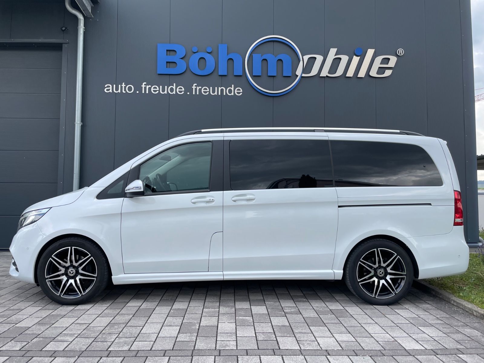 Mercedes-Benz V 300 d AMG - Samsaru's Car Outlet