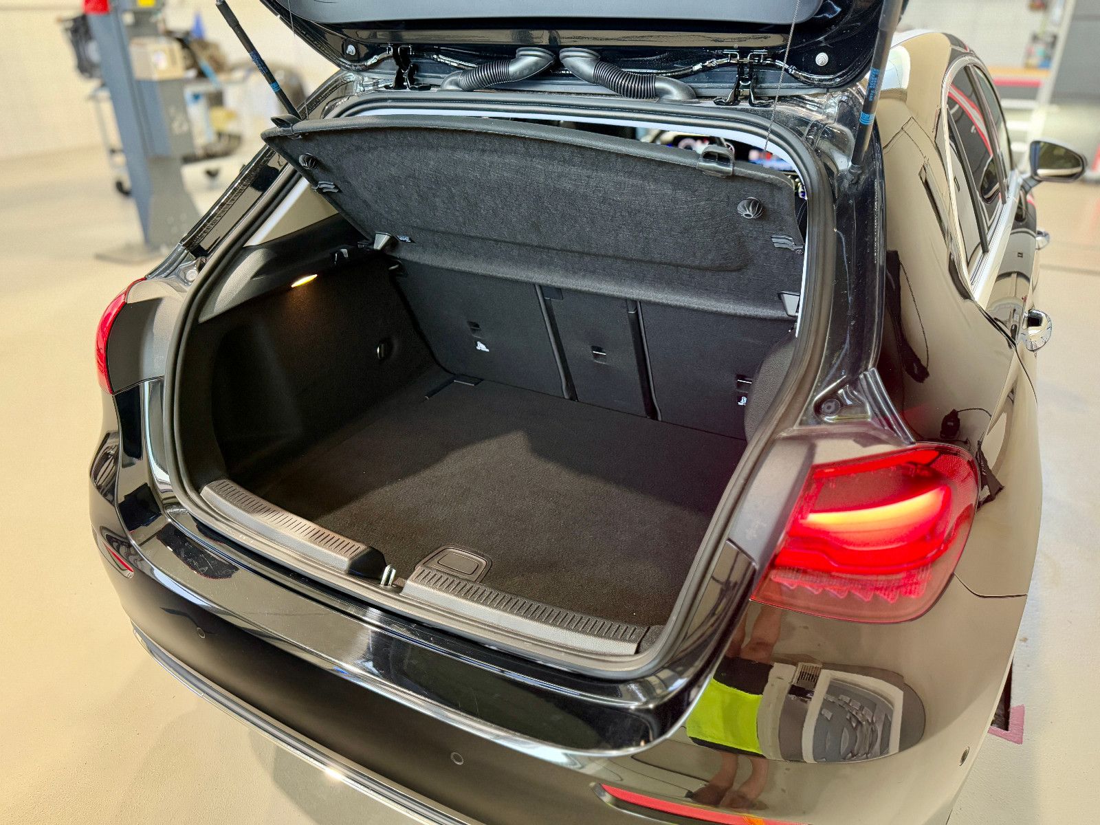 Mercedes-Benz A 180d Progressive - Samsaru's Car Outlet