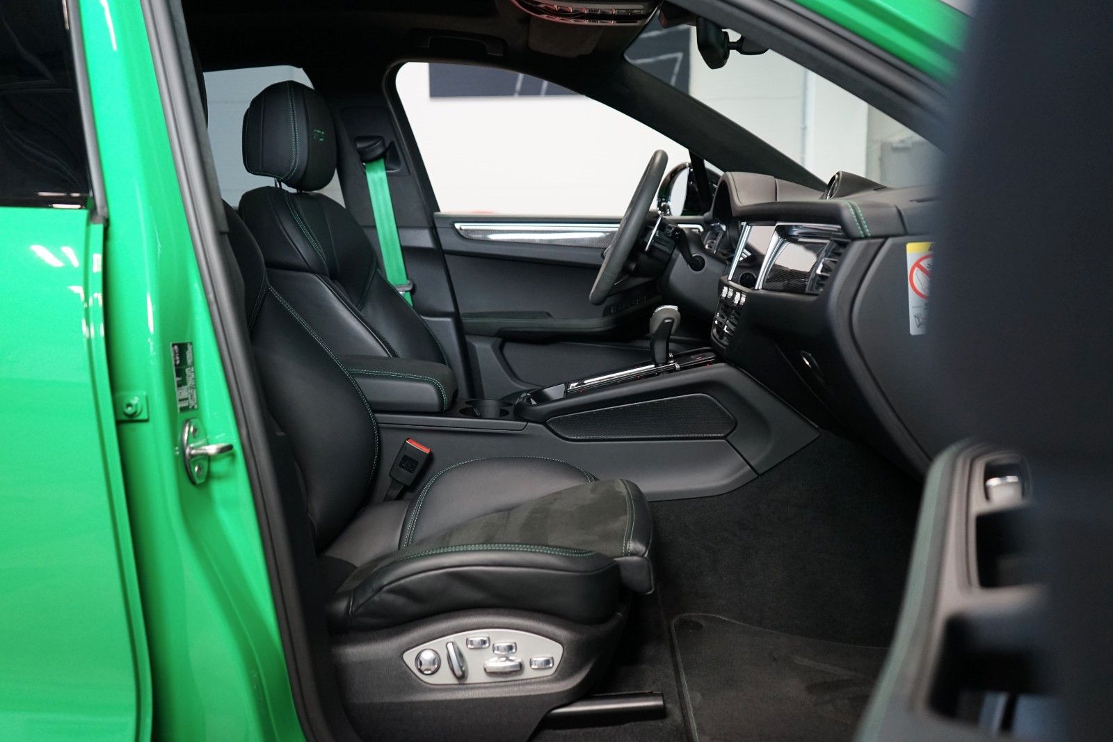 Porsche GTS - Samsaru's Car Outlet