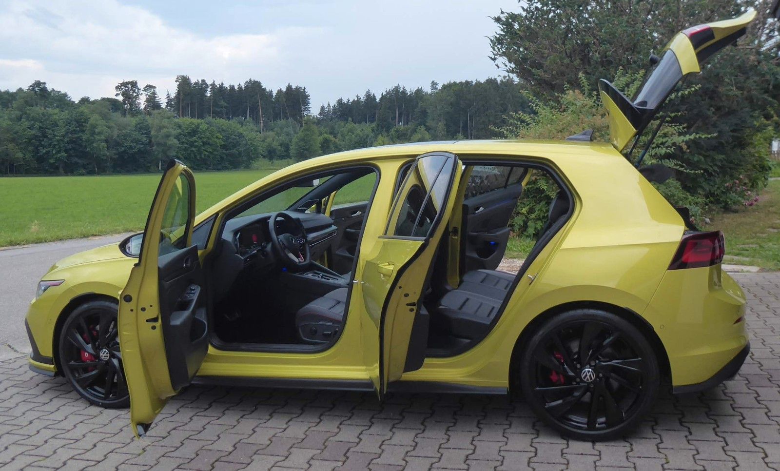 Volkswagen Golf VIII GTI Clubsport - Samsaru's Car Outlet