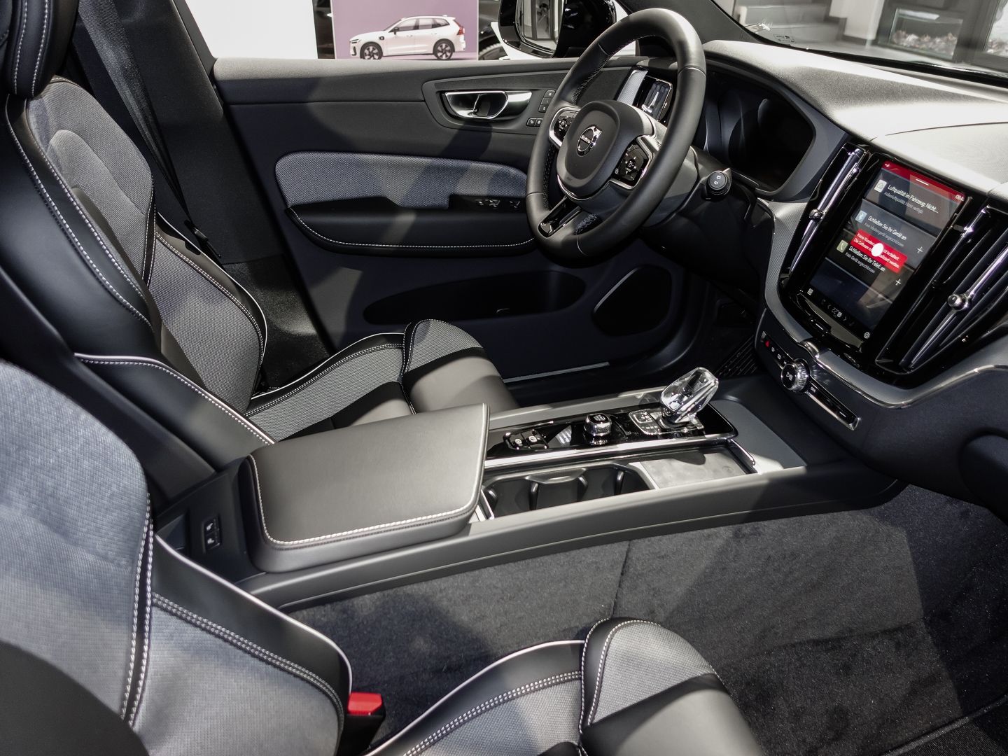 Volvo XC60 T6 AWD Plus Black - Samsaru's Car Outlet