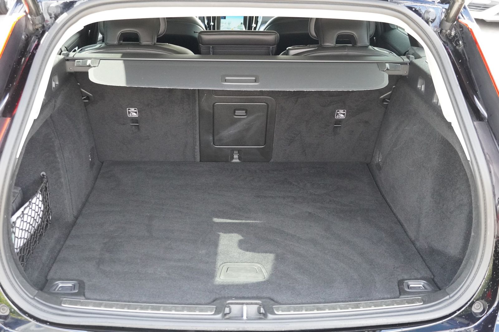 Volvo V60 Kombi 2.0 Hybrid AWD R Design LED Navi AHK