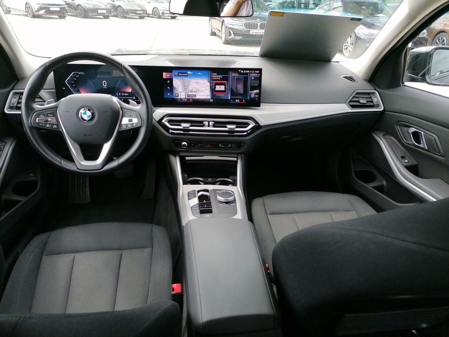 BMW 320 i Touring - Samsaru's Car Outlet