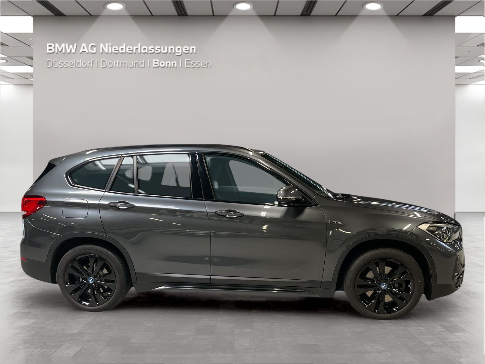 BMW X1 xDrive25e Sport Line - Samsaru's Car Outlet