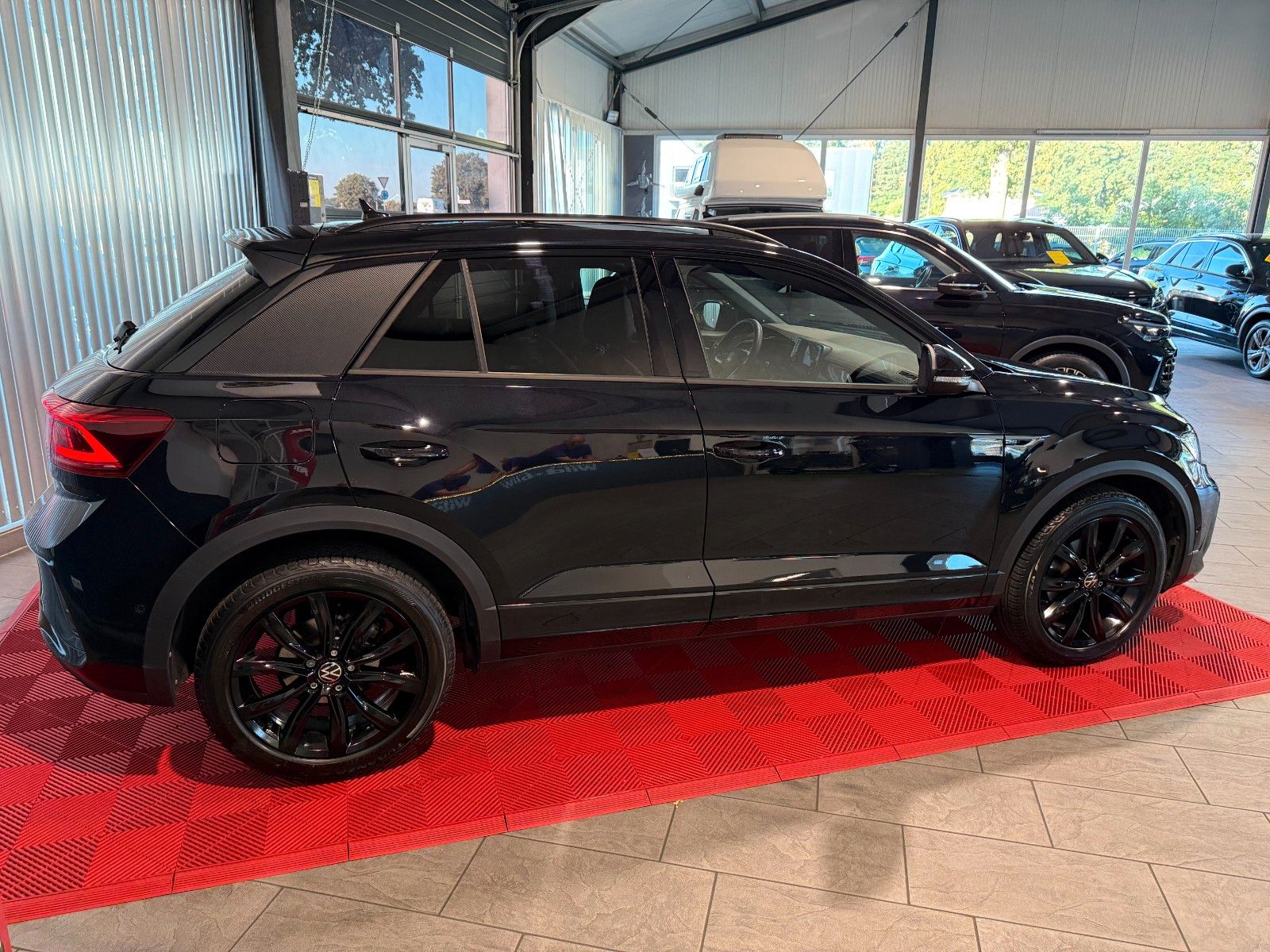Volkswagen T-Roc R-Line - Samsaru's Car Outlet