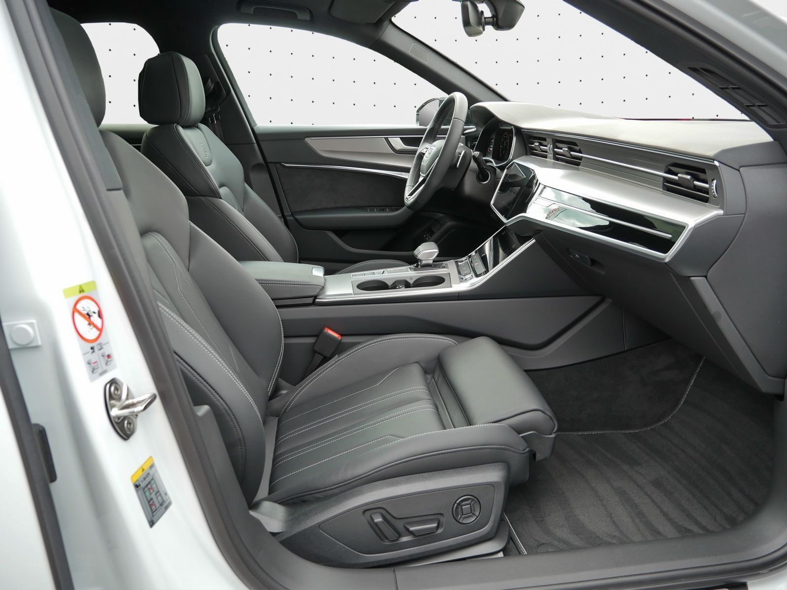 Audi A6 Avant 55 TFSI e qu. S line - Samsaru's Car Outlet