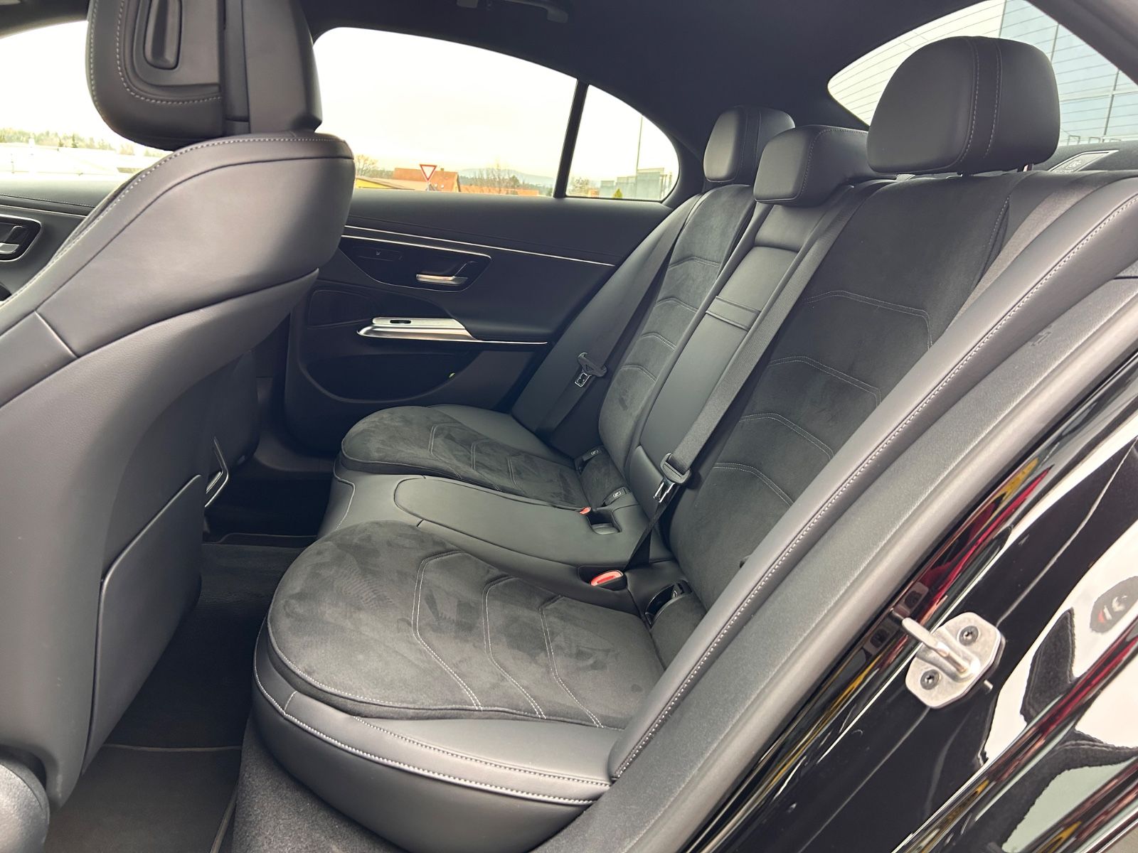 Mercedes-Benz E 220d 4Matic AMG - Samsaru's Car Outlet