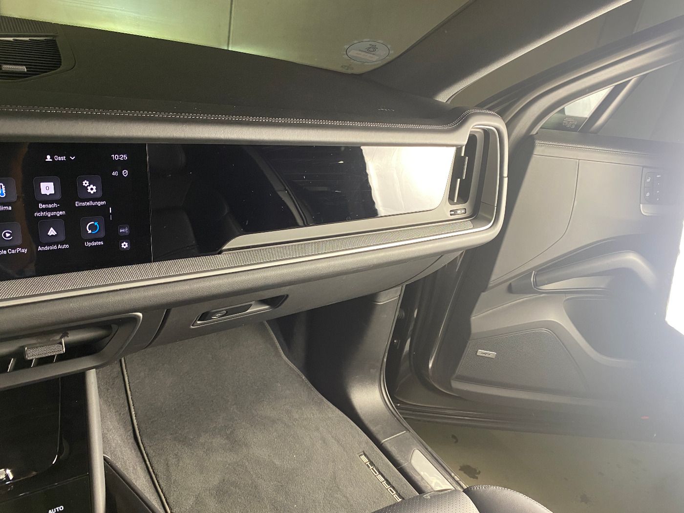 Porsche Cayenne E-Hybrid Coupe | Abstandsregeltempostat
