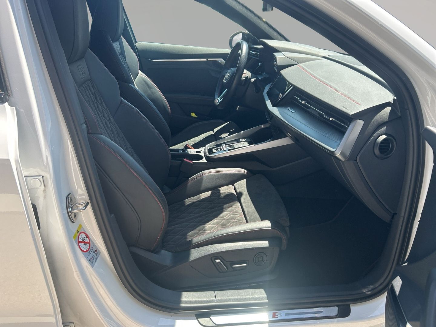 Audi A3 Sportback 45 TFSI e S-Line - Samsaru's Car Outlet