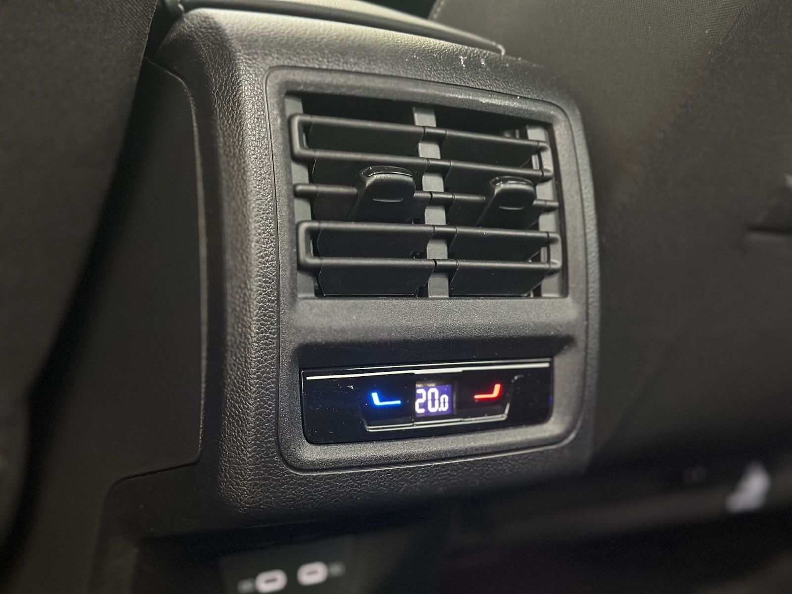 Volkswagen Golf VIII 1.5 eTSI MOVE - Samsaru's Car Outlet