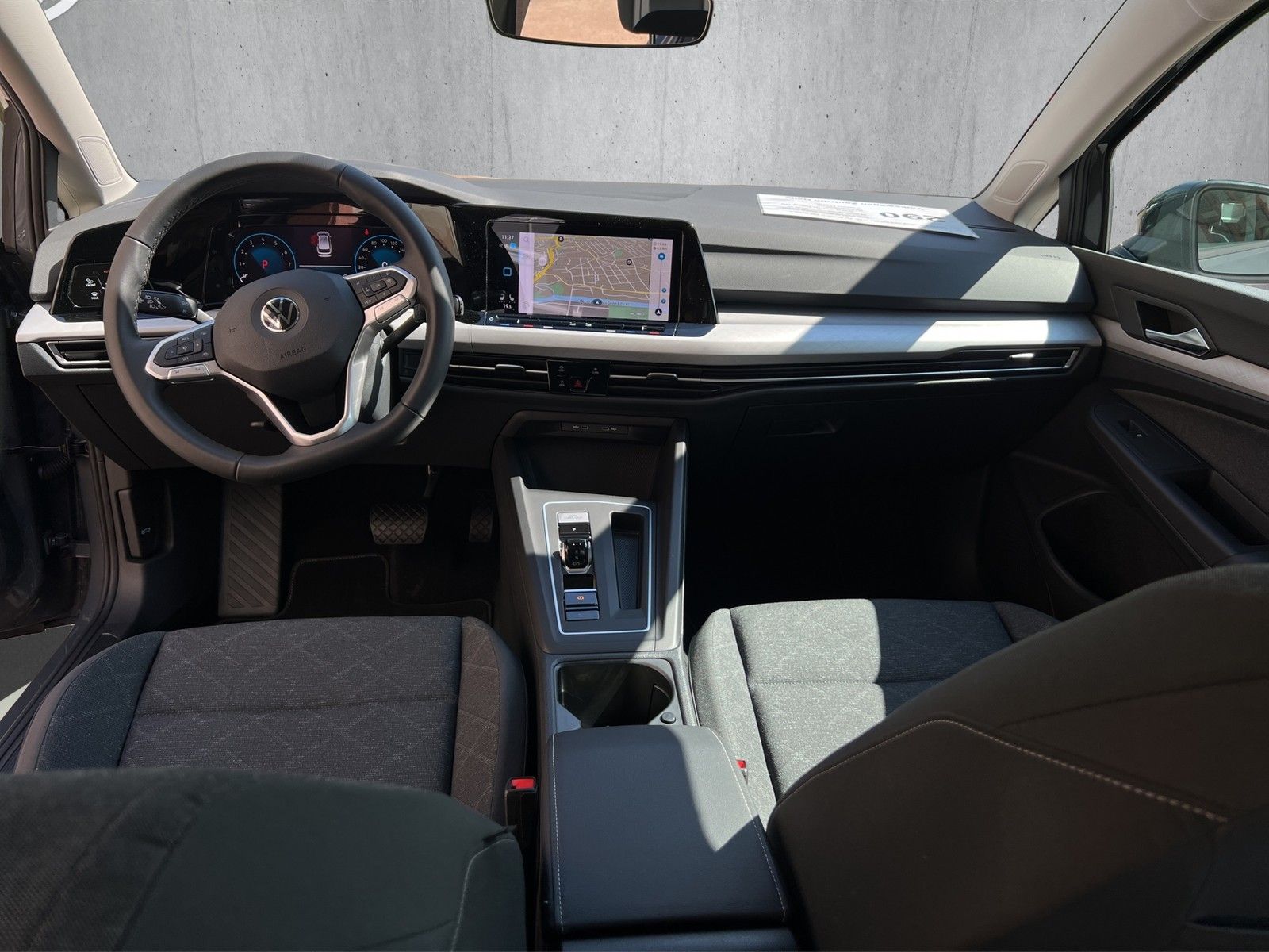 Volkswagen Golf Variant VIII eTSI Life DSG - Samsaru's Car Outlet
