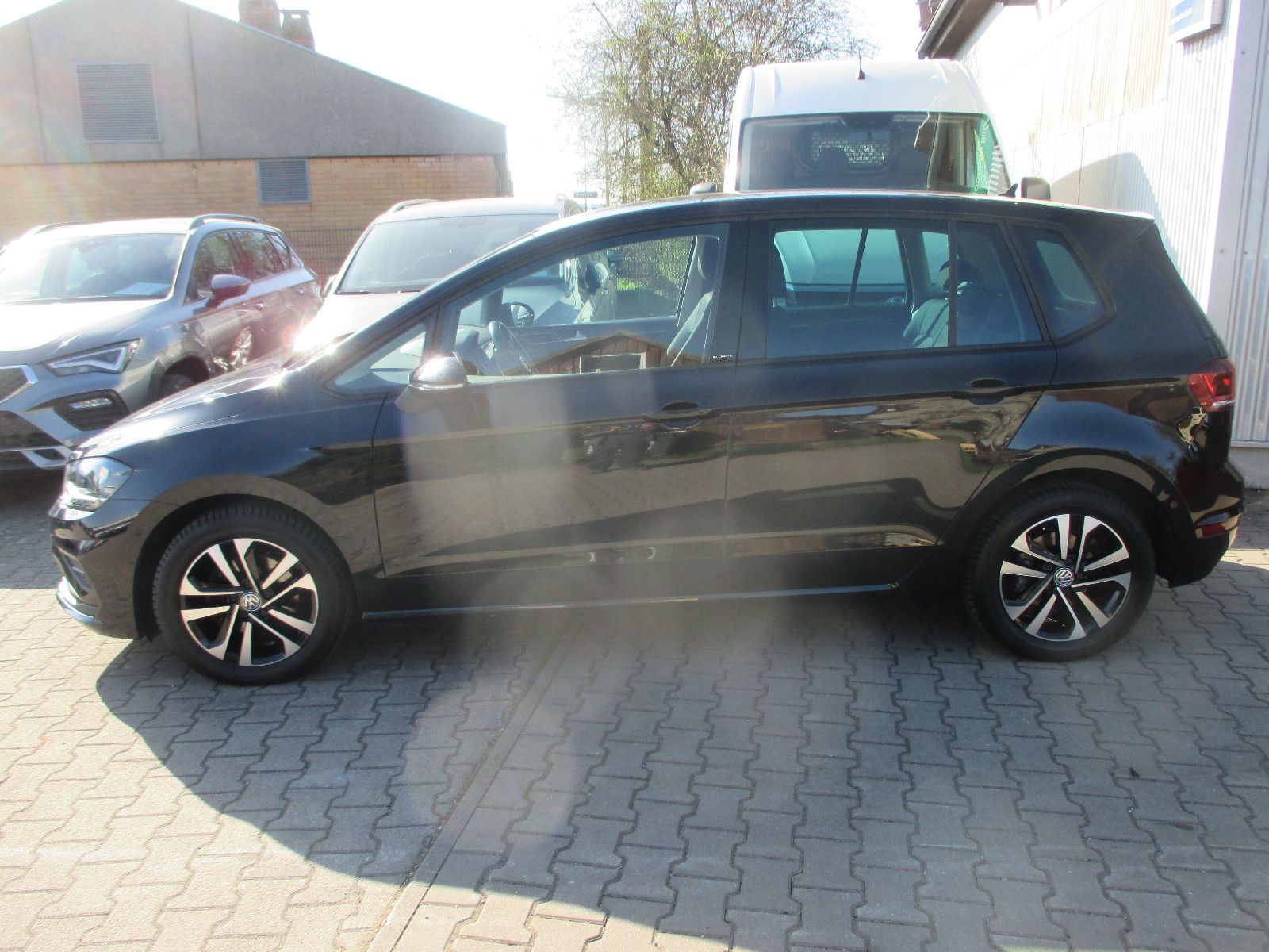 Volkswagen Golf Sportsvan 1.5 TSI DSG - Samsaru's Car Outlet