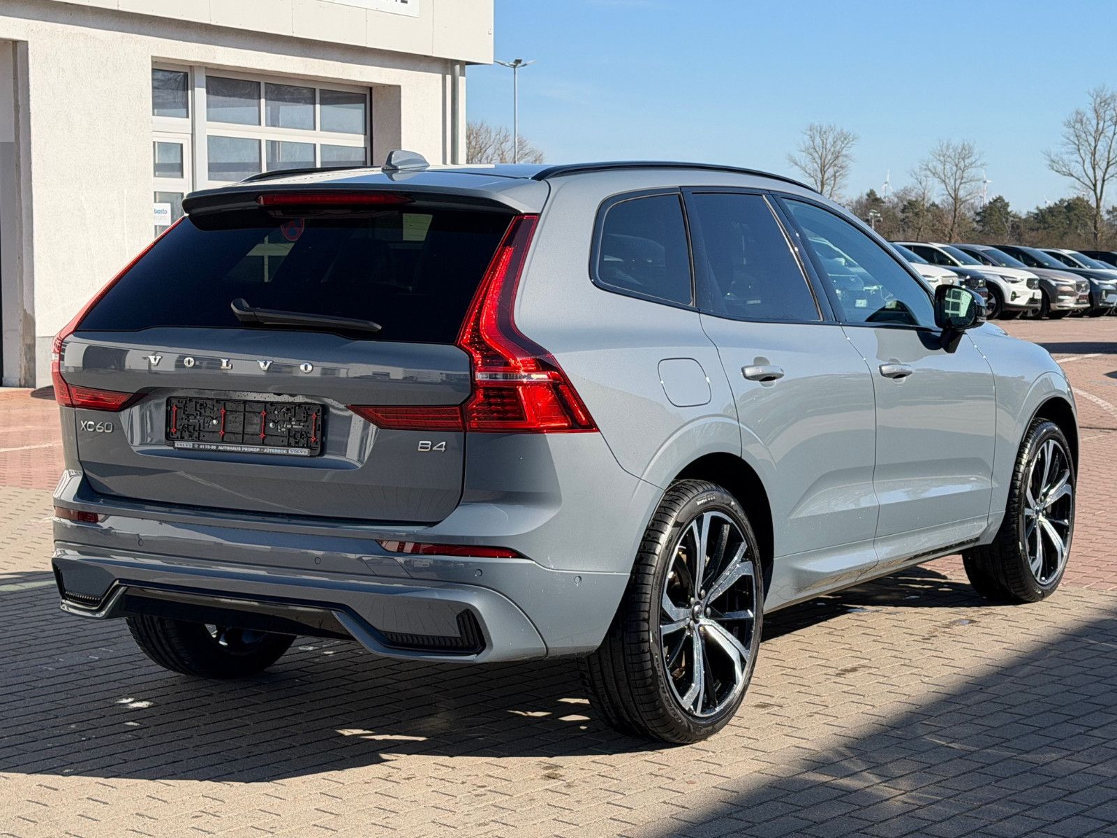 Volvo XC60 B4 B Plus Dark*H&K*360°*PANO*AHK*STHZG*