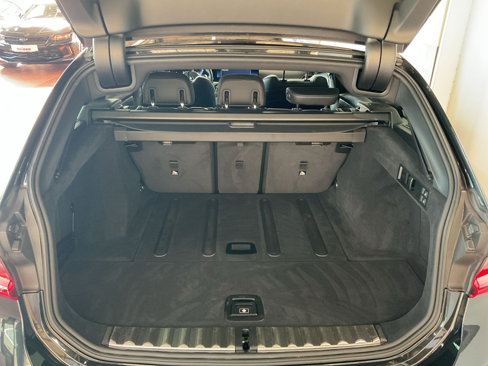 BMW 320d Touring xDrive M-Sport - Samsaru's Car Outlet