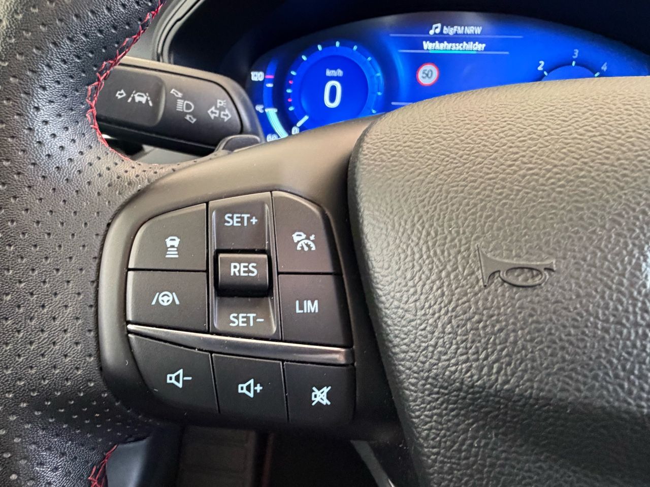 Ford Focus Turnier 1.5 EcoBlue ST-LineX *PANO*LED*KAM