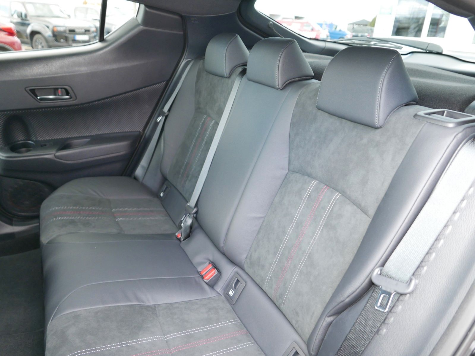 Toyota C-HR 2.0 Hybrid GR Sport Black - Samsaru's Car Outlet