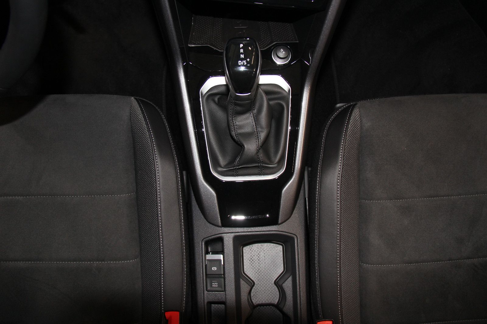 Volkswagen T-Roc Style 1.5 TSI DSG - Samsaru's Car Outlet