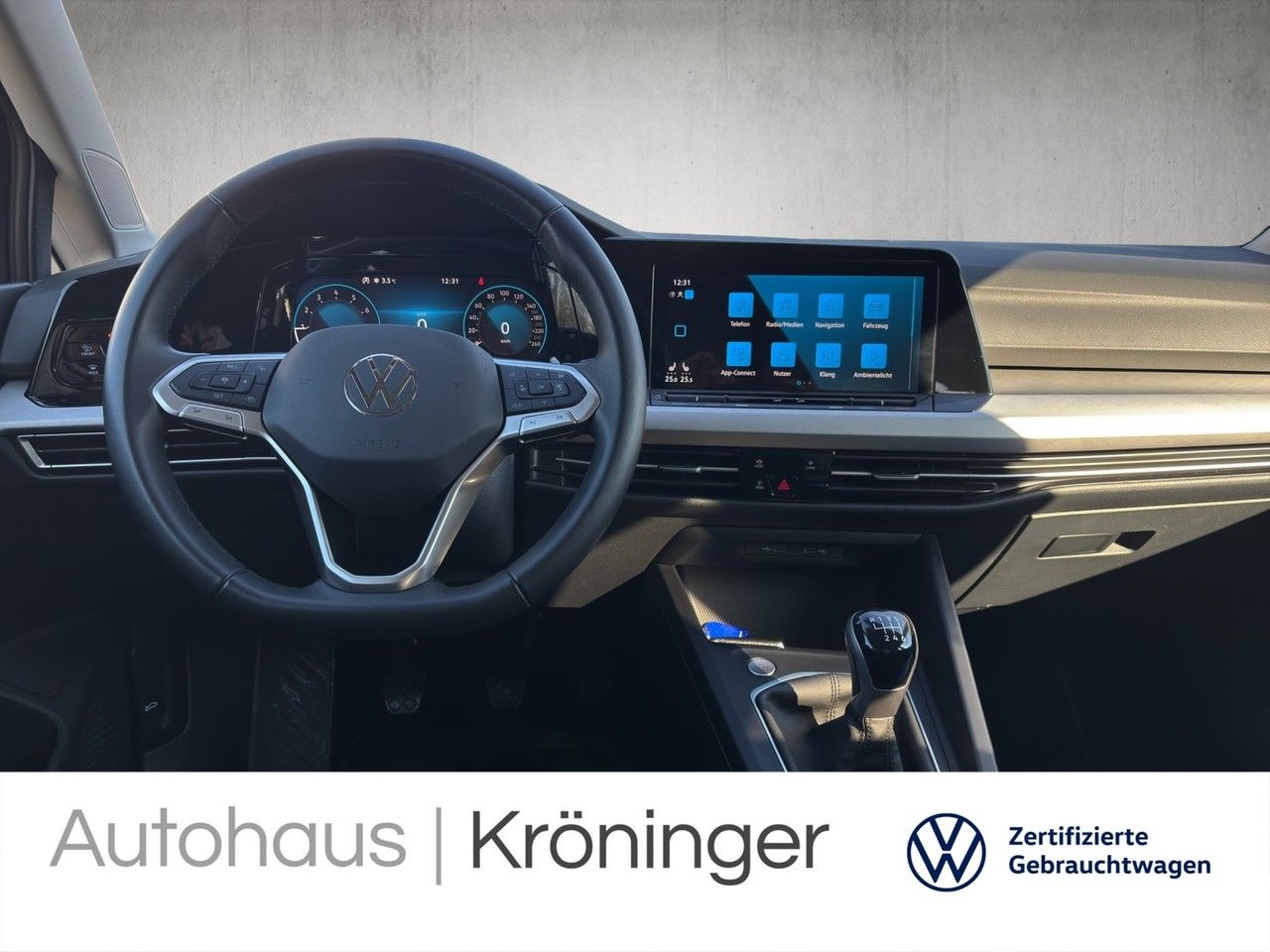 Volkswagen Golf VIII 1.5 TSI Life - Samsaru's Car Outlet